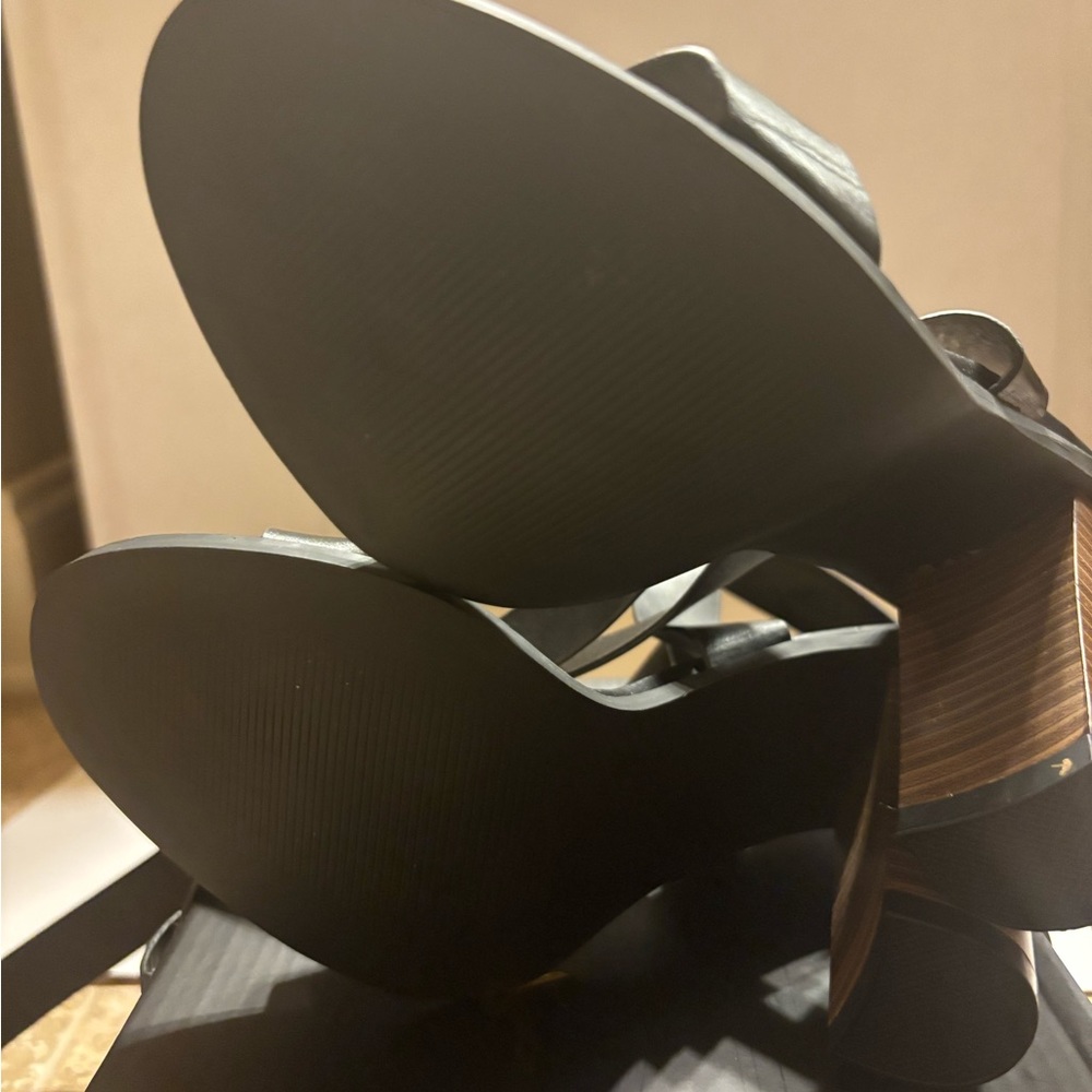 Lulu’s Black ankle strap heels size 6.5 - Picture 7 of 7